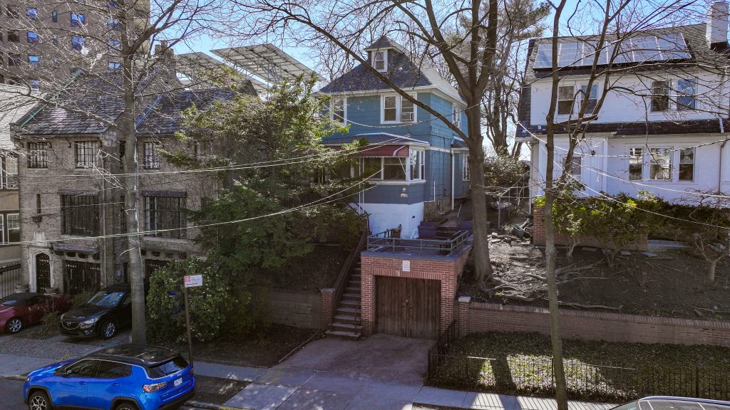 3822 SEDGWICK AVENUE