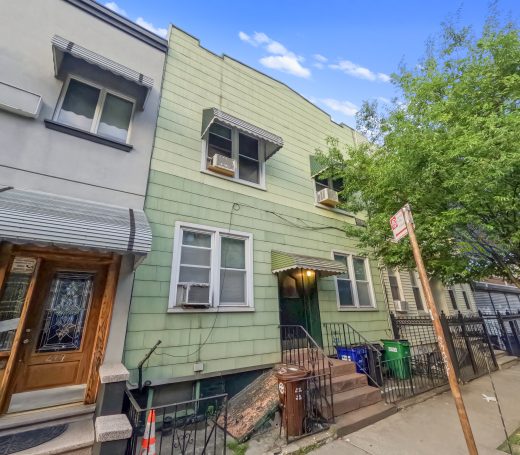 4-79 WOODWARD AVENUE